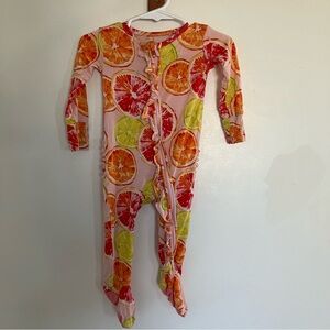 Posh Peanut Citrus Ruffle Zip Footie Pajamas – Baby Girl – Size 6-9 Months🍊